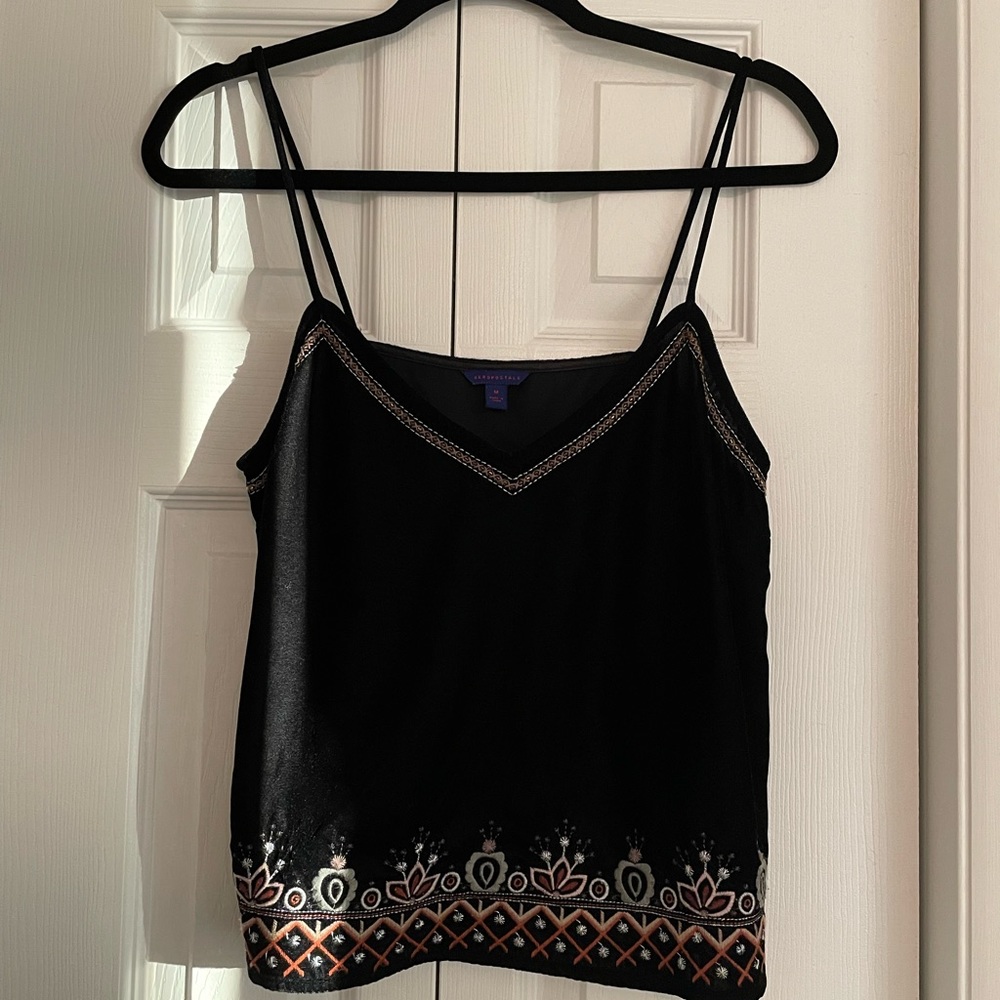 Black top with details at bottom.